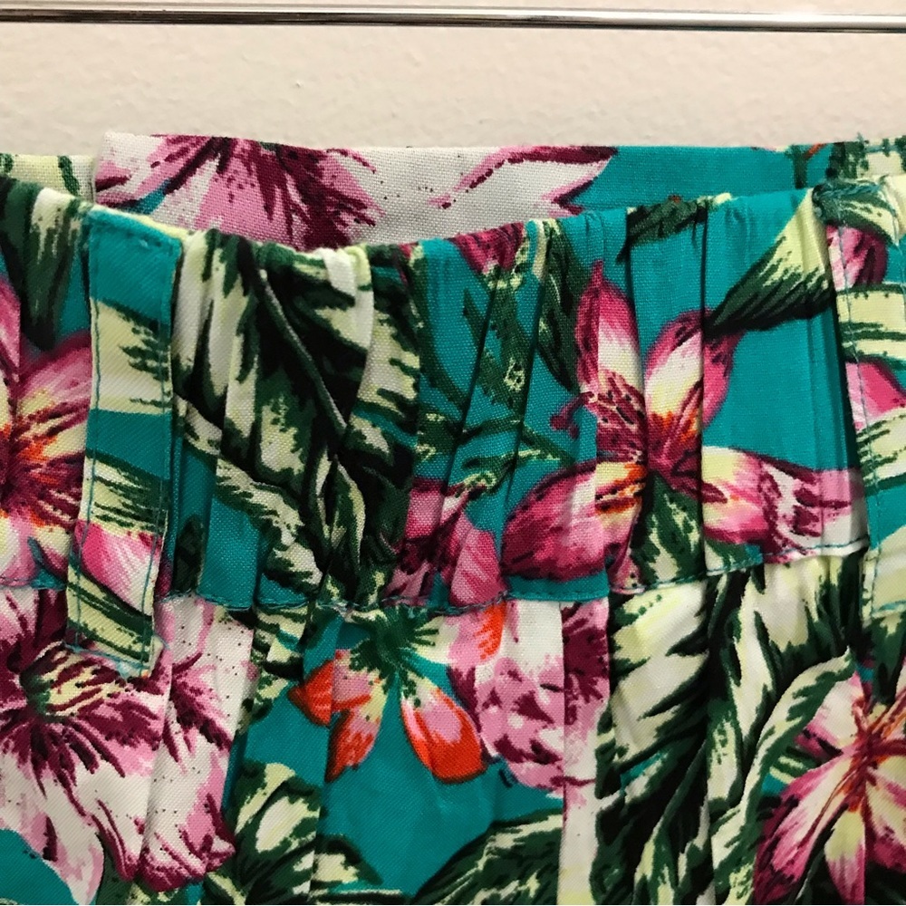 NWT Walter Baker Jasmine Shorts large Amazon Tropic floral green - Picture 6 of 11